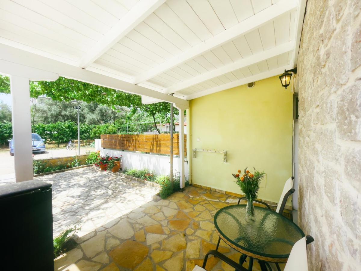 Dionysia Rooms Lefkada City Exterior foto